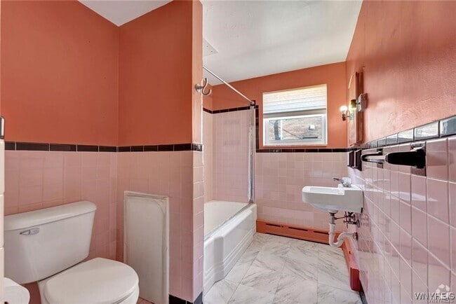 Building Photo - 626 Kenmore Ave Rental