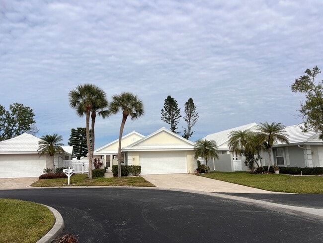 Photo - NEWLY LISTED 2BD/2BA/2CG Villa