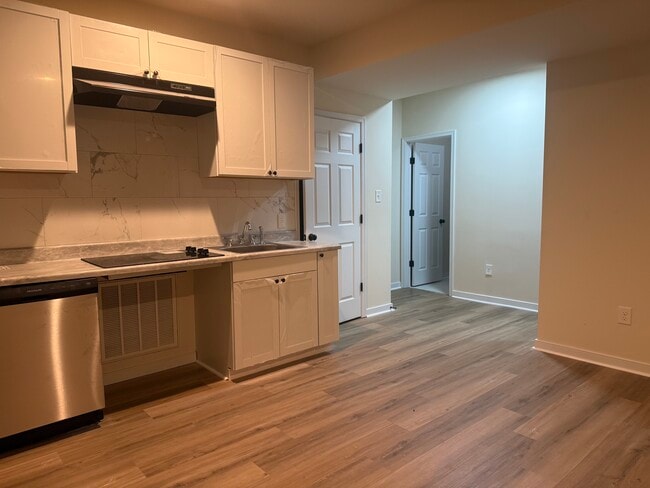 Photo - 628 Abbey Village Cir