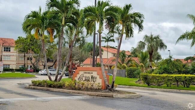 Building Photo - 3420 Pinewalk Dr N Unit 722 Rental