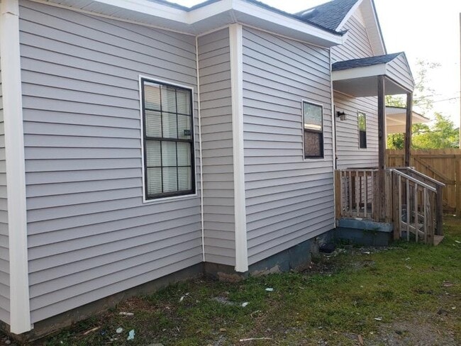 Photo - 1703 Cockrill St