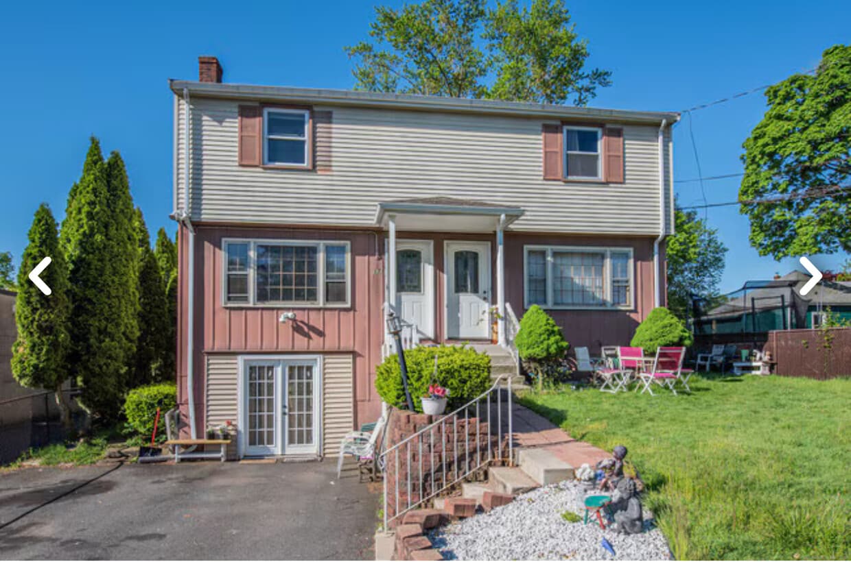 Duplex - 3 bedrooms & 1.5 bath (2 levels) - 15 Brook St (West Hartford, CT)