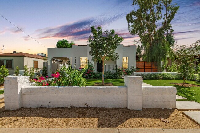 Building Photo - Gorgeous 2-Bed, 2-Bath duplex in the Garfi... Unit A Rental