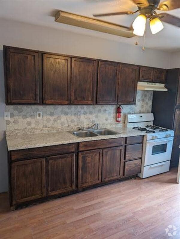 Building Photo - 126 N Orchard St Unit Apartment 3