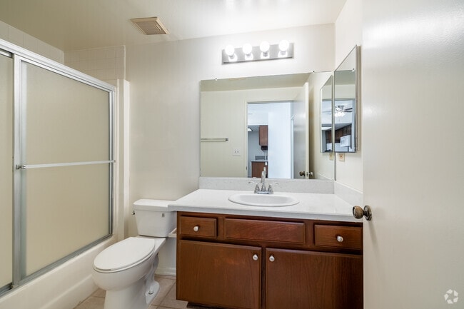 1BR, 1BA - 700SF - Bluffside Garden Apartments