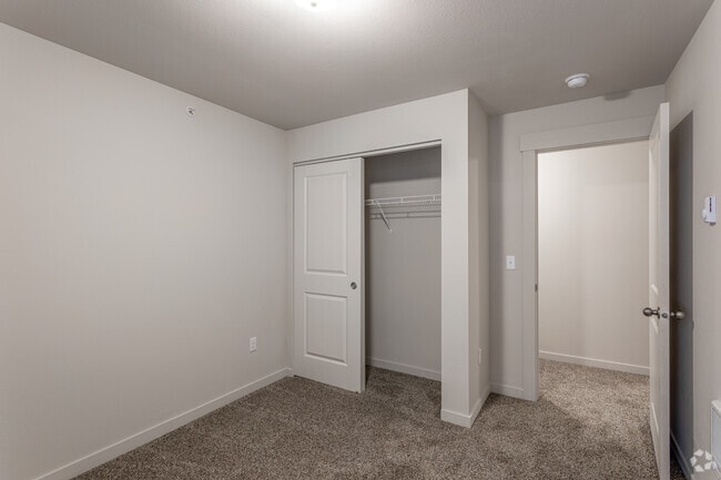 2BR, 2BA - 898 SF