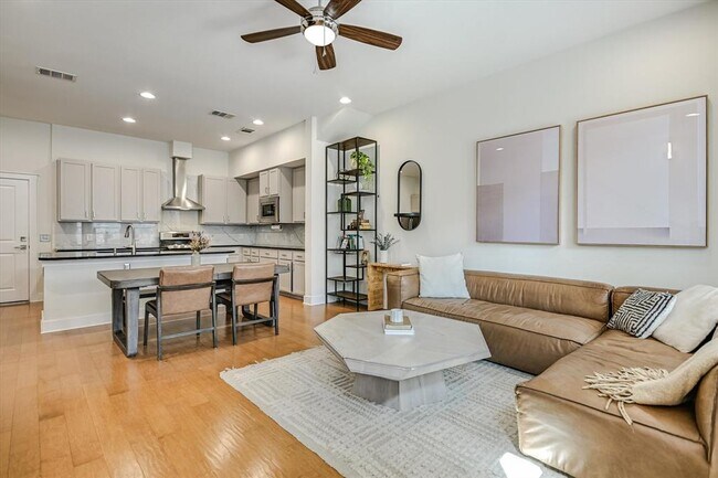 Photo - 2520 Bluebonnet Ln Unit 44