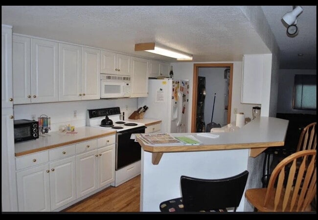 Photo - 2873 Springdale Ln