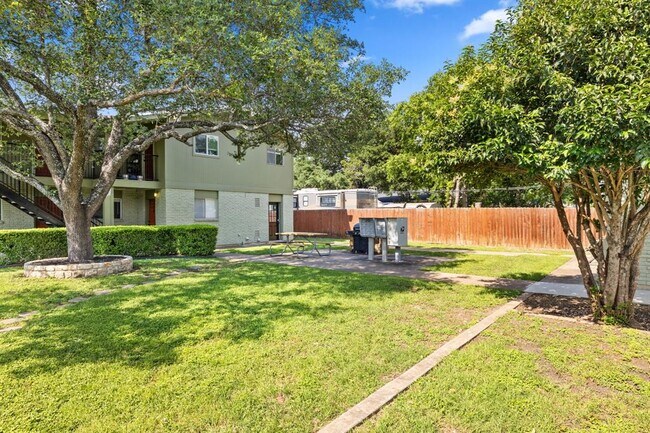 Photo - 806 E 13th St Unit 105