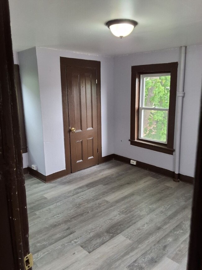 Photo - 119 Thompson St