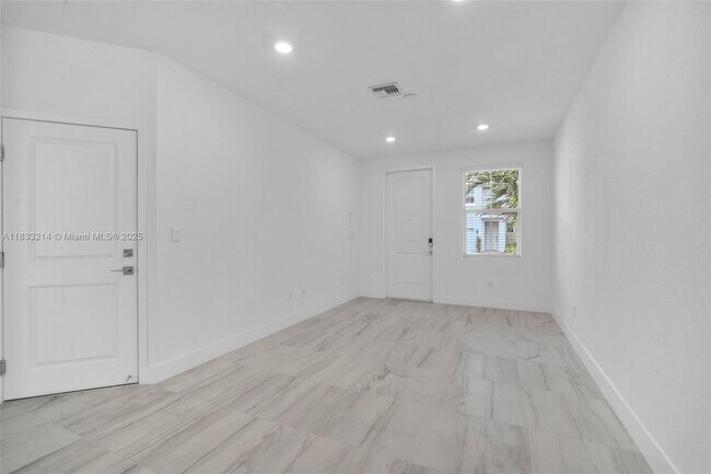 Photo - 142 SW 171st Way