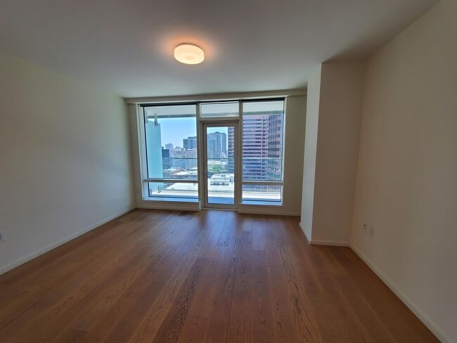 Building Photo - 877 Francisco St Rental
