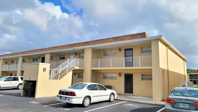 Photo - Best 55+ Complex in Merritt Island 3/2 open floor plan.