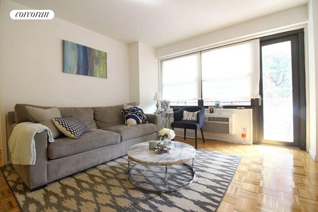 Building Photo - 175 W 90th St