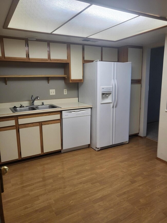 Photo - 831 Country Club Dr SE Unidad 2F