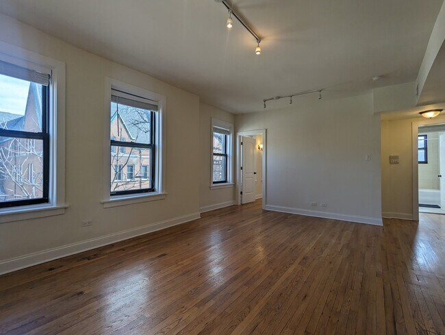 Photo - 4040 N Ashland Ave Unidad 3E