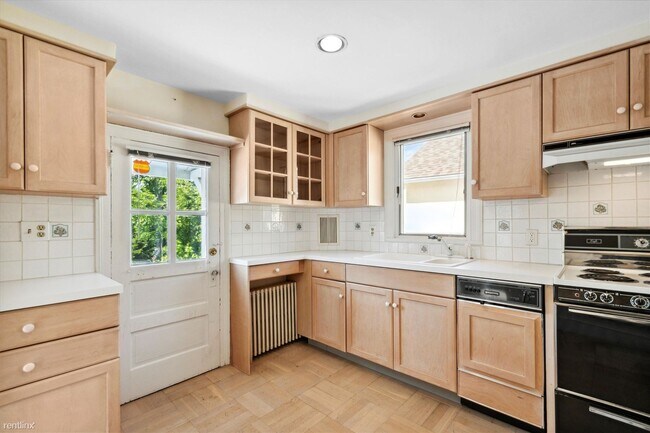 Photo - 2 br, 1 bath Duplex - 364 Nassau St Unit 1