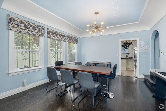 4BR, 3BA - 1,950SF - Dining Room - 216 S Orange Dr.