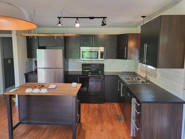 Photo - 5226 Ashcroft Ave