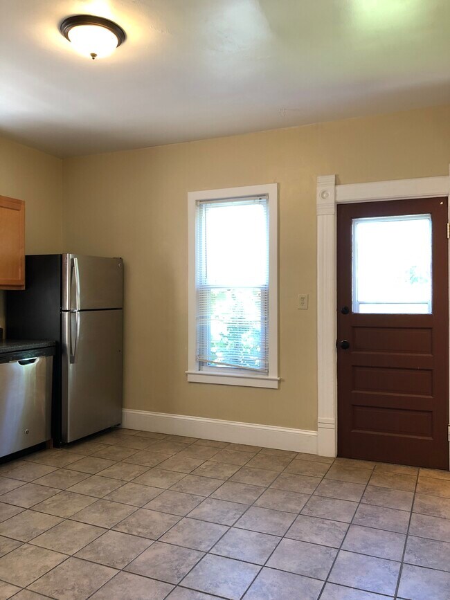 Photo - 2213 S Robinson Ave Unit LOWER