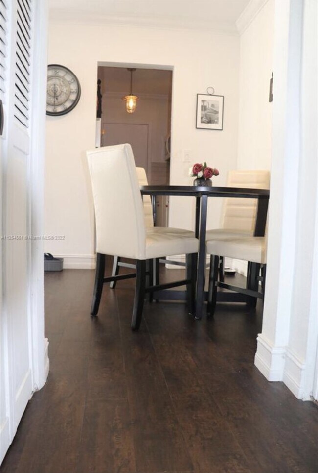 Photo - 7331 Gary Ave Unidad 209