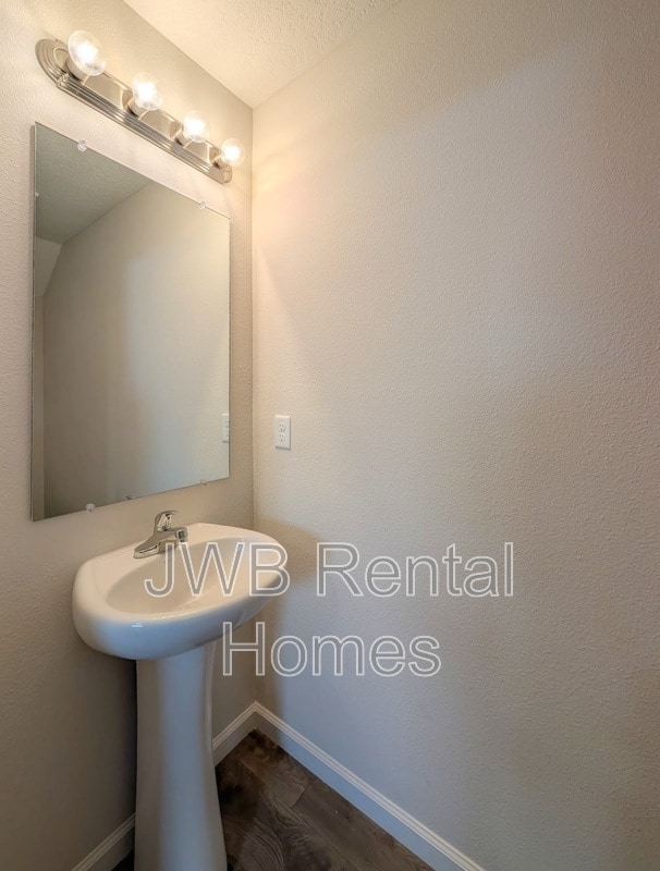 Photo - 7915 Eaton Ave