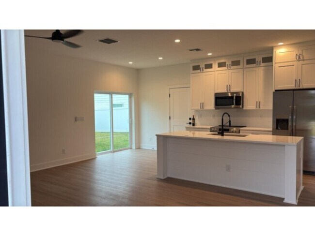 Photo - Great 3 bed 2.5 bath Duplex with Den and FENCED patio