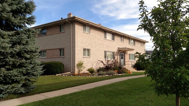 Photo - W169N8896 Hoyt Dr Apartments Unit #5