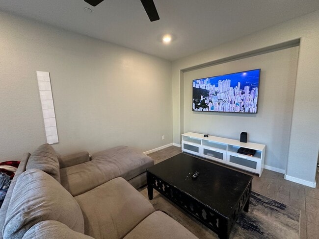 Photo - 4 bed 2.5 bath townhouse in The Crossings