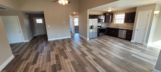 Photo - 1098 Whitney Dr