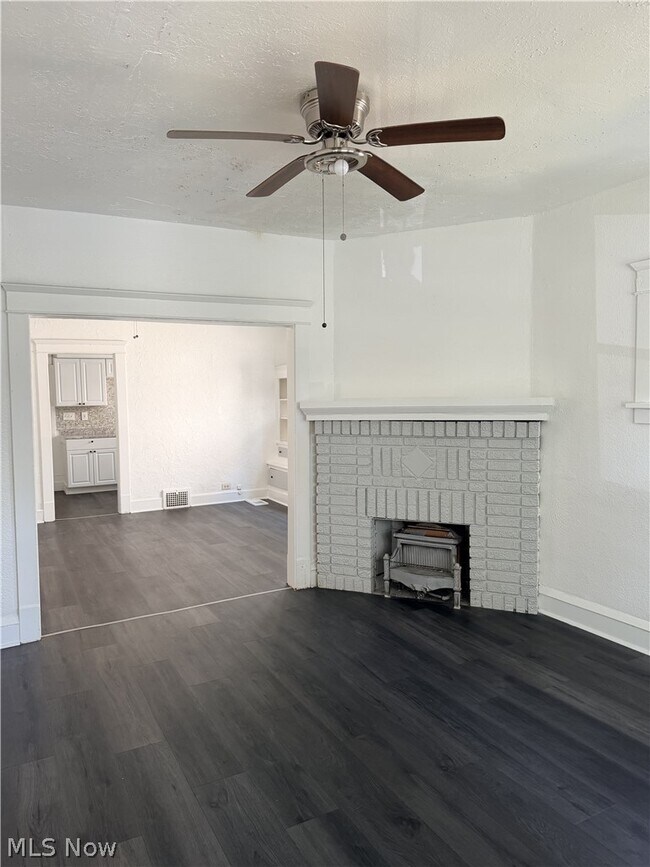 11913 Cromwell Ave Unit Down