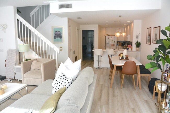 Photo - 140 Soriano Dr