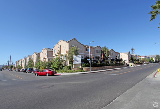 Vantaggio - Vantaggio Townhomes