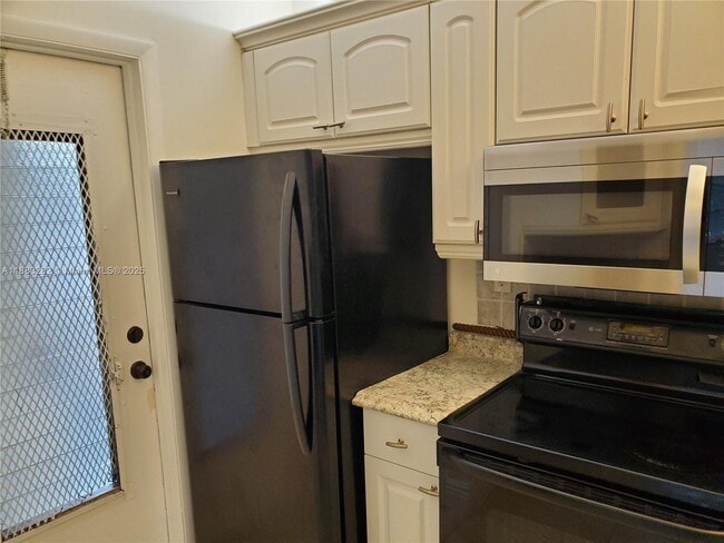 Building Photo - 1420 Atlantic Shores Blvd Unit 222 Rental