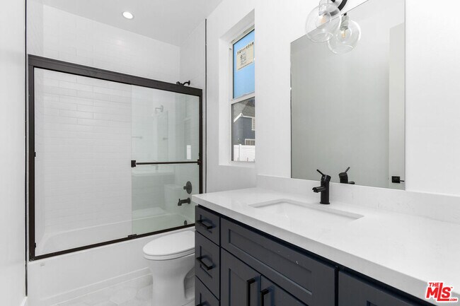 Photo - 1255 N Gower St