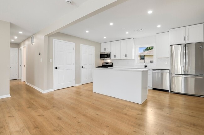 Photo - 19W719 W Holtz Ave