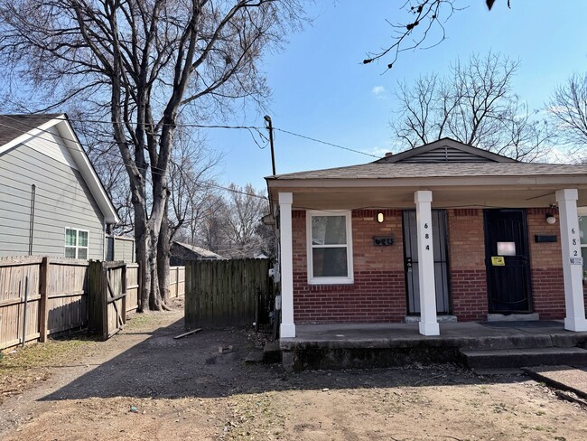 Building Photo - Recently renovated 1 Bedroom Duplex Ready For Move-In!! - Binghampton