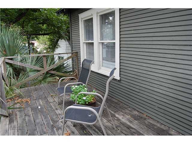 Photo - Charming Hyde Park Garage Apartment with Hardwood Floors & Private Deck