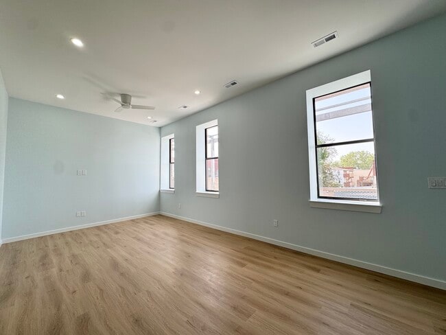 Photo - 517 Gillis St Unit 202