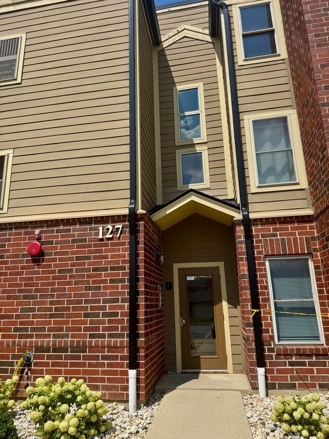 Building Photo - 127 Glengarry Dr Unit 108 Rental