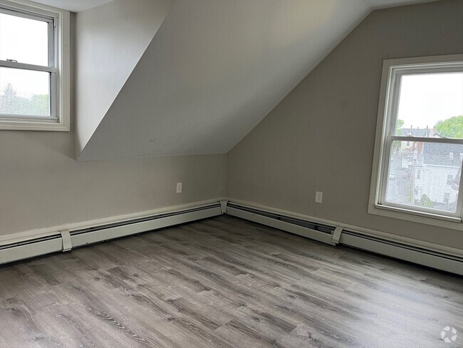 Building Photo - 9 Balcomb St Unit 2 Rental