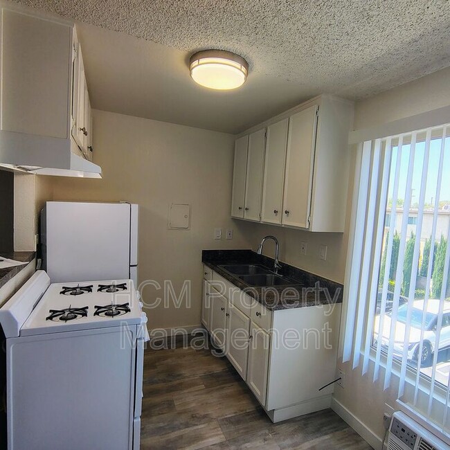 Photo - 11434 Calvert St