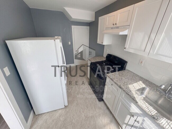 Building Photo - 2640 S Robinson St