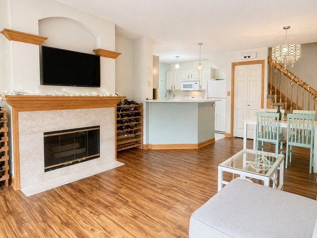 Photo - 811 Burr Oaks Dr