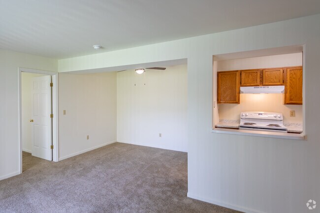 2BR, 2BA - 800 SF