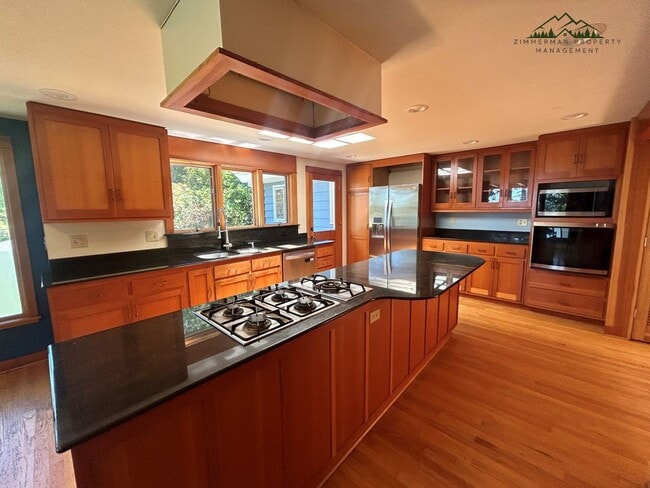 Building Photo - 320 Sunset Dr Unit 320 Sunset House