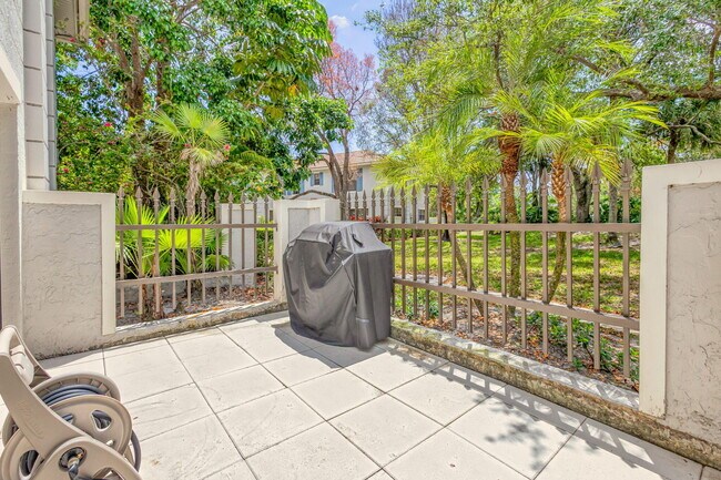 Photo - 355 Prestwick Cir