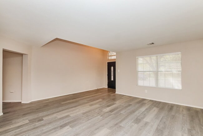 Photo - 1504 Lorson Loop