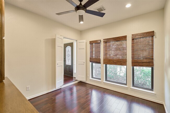 Photo - 6 Glen Canyon Pl