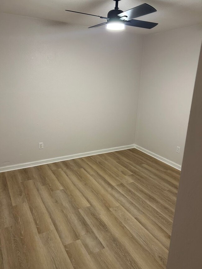 Photo - 1512 W 4th St Unit Apt B